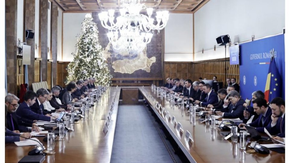 Guvernul se pregătește să înghețe salariile bugetarilor și pensiile