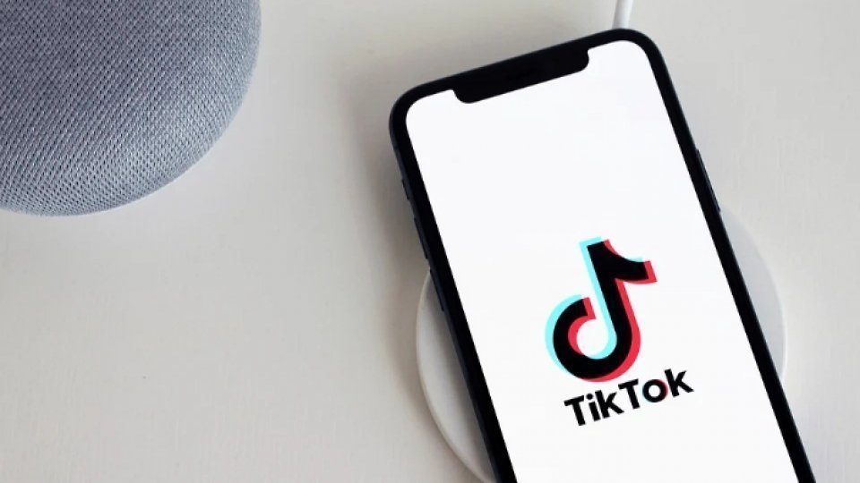 Mai mulţi tineri au avut nevoie de îngrijiri medicale după ce au luat parte la o provocare de pe TikTok