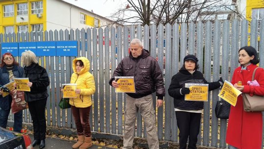 Proteste față de suspendarea scrutinului de duminică