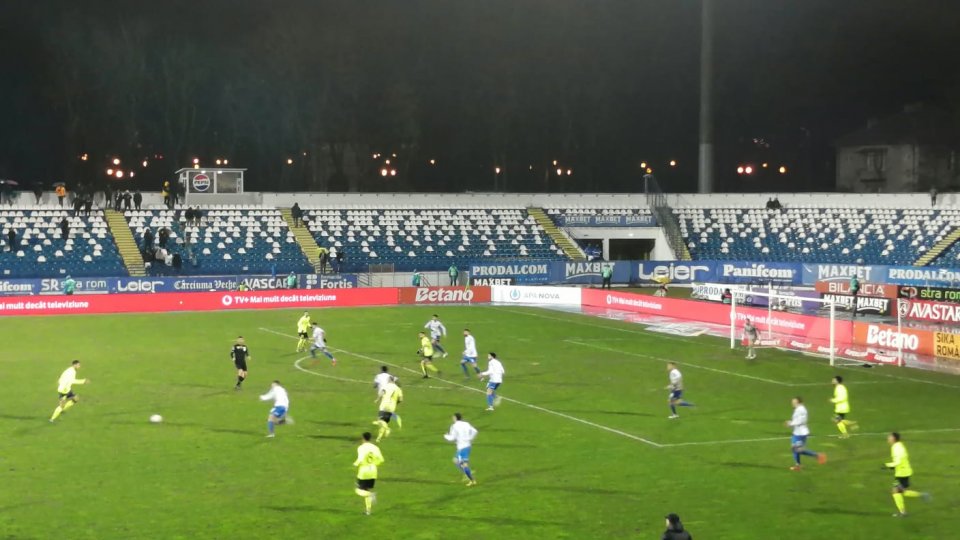 Superliga de fotbal. Poli Iaşi și Farul Constanța, egal în ploaie