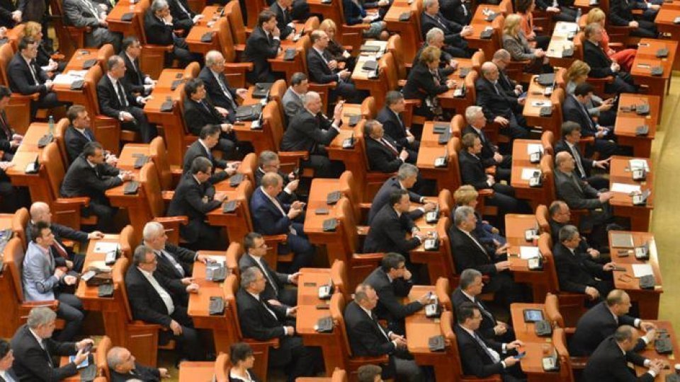 Senatorii şi deputaţii încep o nouă sesiune parlamentară
