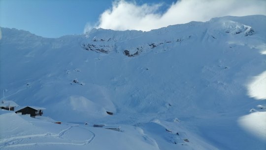 O avalanşă de mari dimensiuni a avut loc la Bâlea Lac, în Munţii Făgăraş