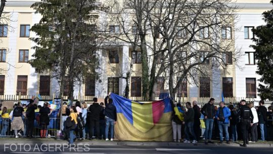 Peste 300 de membri ai comunității ucrainene din București au manifestat în Piața Victoriei și în fața ambasadelor Ucrainei și Rusiei