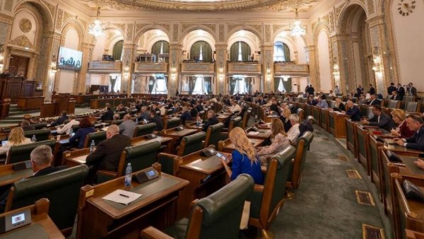Comisia juridică a Senatului a adoptat modificarea legii pentru alegerea preşedintelui României