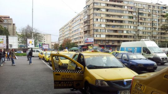 Taximetriştii au fost invitaţi la guvern pentru discuţii
