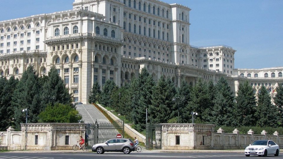 Preşedintele Klaus Iohannis a informat conducerea Parlamentului că a aprobat intrarea şi staţionarea în România a forţei de răspuns sau de reacţie a NATO cu capacitate de reacţie foarte ridicată sau tranzitarea teritoriului naţional de către aceasta