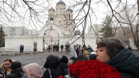 Mii de persoane s-au strâns la Moscova la slujba de înmormântare a liderului rus de opoziţie, Aleksei Navalnîi