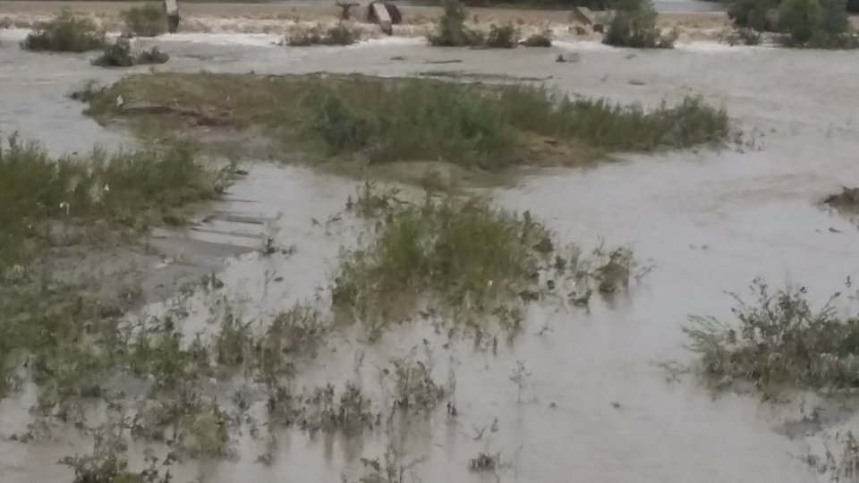 Bazinele râurilor Jiu şi Olt se află sub o atenţionare de cod galben cu posibile depăşiri ale cotelor de atenţie