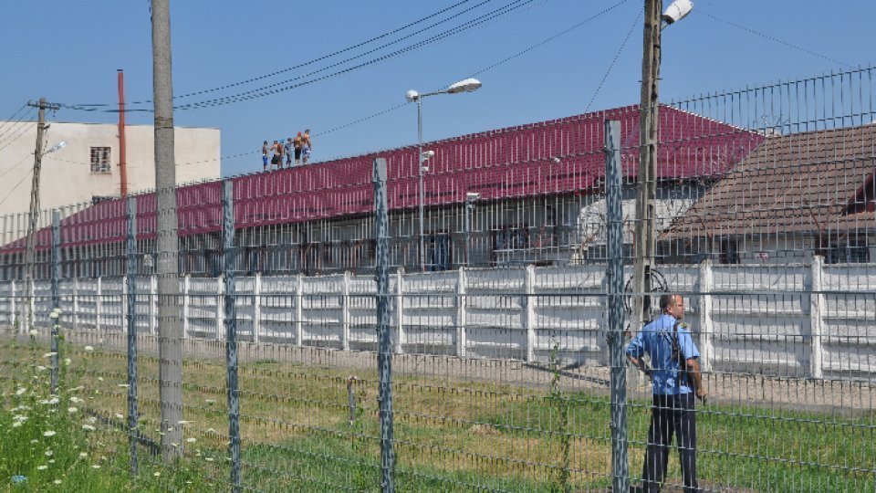 Angajații din penitenciare au protestat la Botoșani și Târgu Jiu