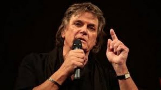 Dialog între actorul Florin Piersic, părintele Constantin Necula şi preşedintele FITS, Constantin Chiriac, de Ziua Mondială a Teatrului