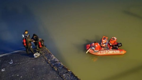 Operațiuni de căutare-salvare a unei persoane în râul Olt, în zona barajului Gura Lotrului 