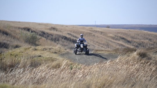 Copil de 11 ani, depistat de poliție în timp ce conducea un ATV pe un drum național