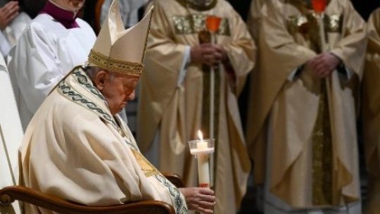 Papa Francisc a prezidat Vigilia Pascală la basilica Sfântul Petru