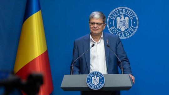 România înregistrează o scădere a producţiei industriale de la o lună la alta