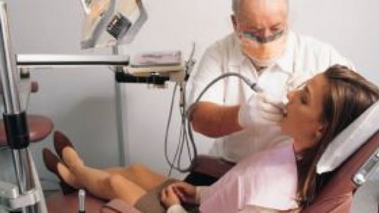 Doar 4% dintre români fac controale de rutină la stomatolog