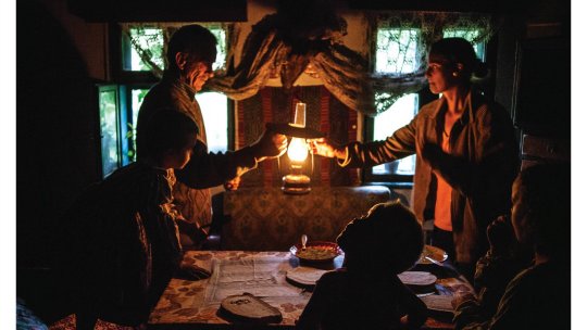 Mii de români trăiesc în continuare în localități neracordate la rețeaua de curent electric