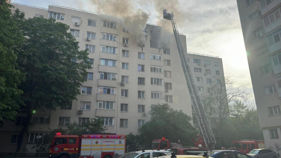 Incendiu la un bloc de pe Bulevardul 1 Decembrie 1918 din București