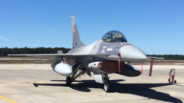 Trei avioane F-16 olandeze au ajuns la Centrul European de Instruire din România