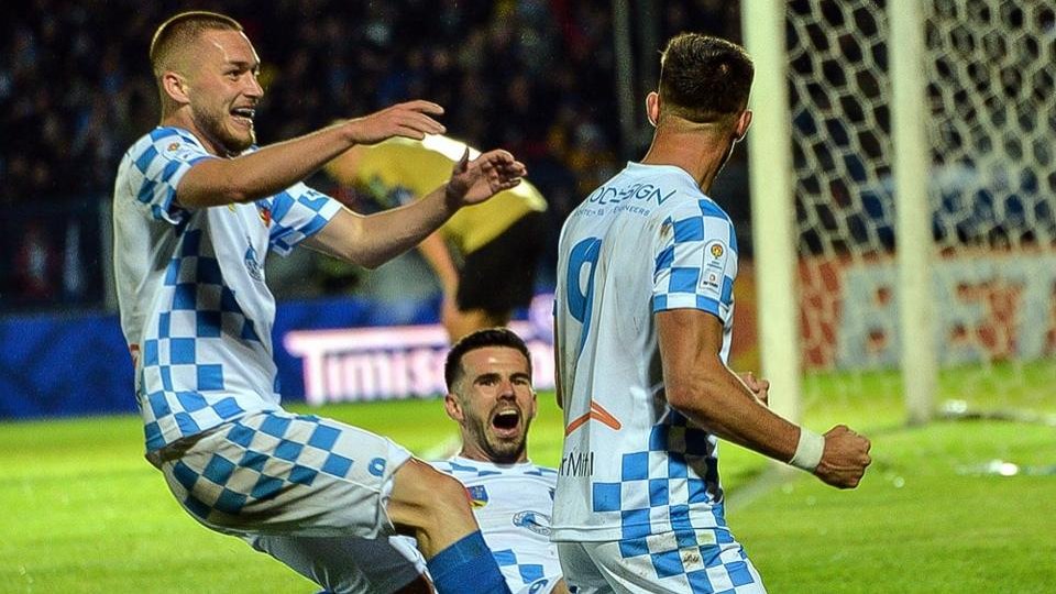 Corvinul Hunedoara este prima finalistă a Cupei României la fotbal