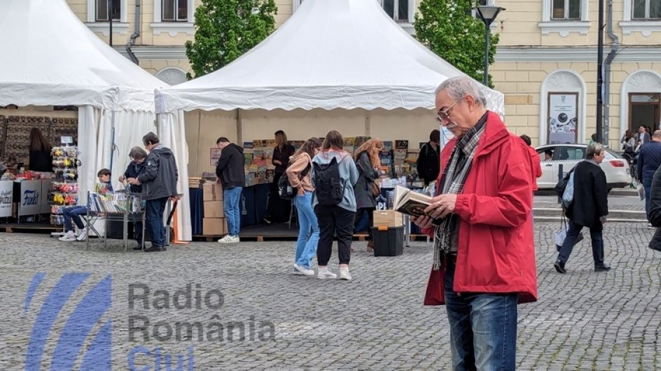 În Piaţa Unirii din Cluj Napoca este în plină desfăşurare Târgul de carte Gaudeamus - Radio România