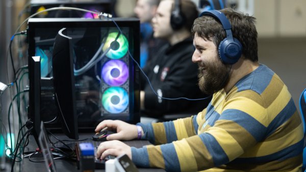 Cea mai mare competiţie de jocuri video din ţară se desfăşoară până marţi la Politehnica din Bucureşti