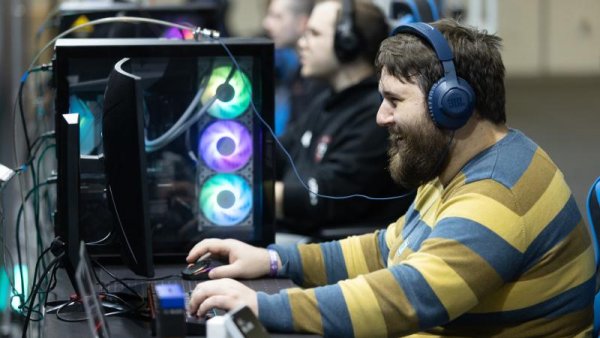 Cea mai mare competiţie de jocuri video din ţară se desfăşoară până marţi la Politehnica din Bucureşti