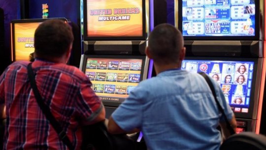 Legea „păcănelelor” care interzice sălile de jocuri de noroc în localităţile mici, a intrat în vigoare