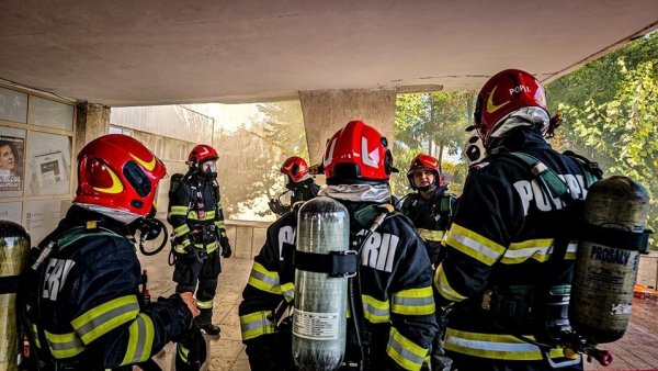 Incendiu la două locuințe din incinta Mănăstirii Văratec
