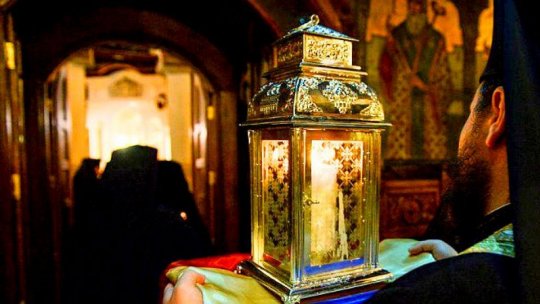 Lumina Sfântă de la Ierusalim va fi adusă, în România, sâmbătă seară