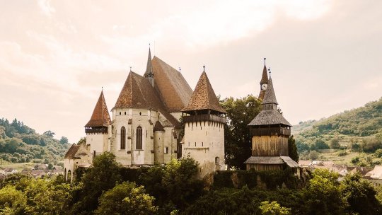 "România atractivă" - Proiect de promovare a 12 rute turistice culturale