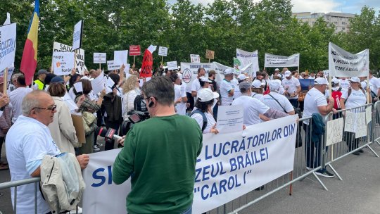 Angajaţi ai muzeelor din toată ţara au protestat în faţa Ministerului Culturii