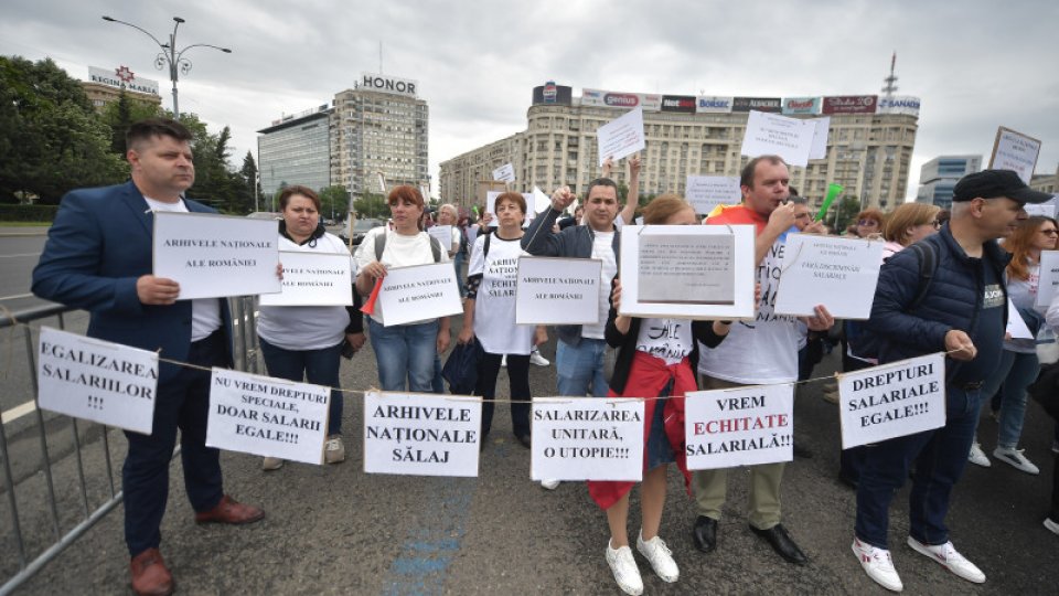 Proteste în fața Guvernului pentru salarii mai mari