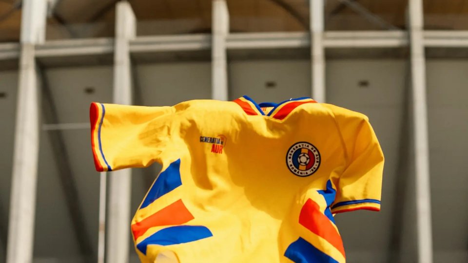 Primele 26 de tricouri cu autografele "Generației de Aur", vândute la licitație