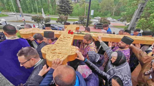 Aproape două mii de credincioși au luat parte la Drumul Crucii de la Lupeni