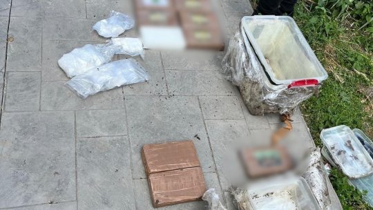 DIICOT a găsit 14 kg de cocaină îngropate într-o curte din Mihăilești, jud. Giurgiu