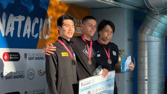 Natație: "dublă" pentru David Popovici la Barcelona