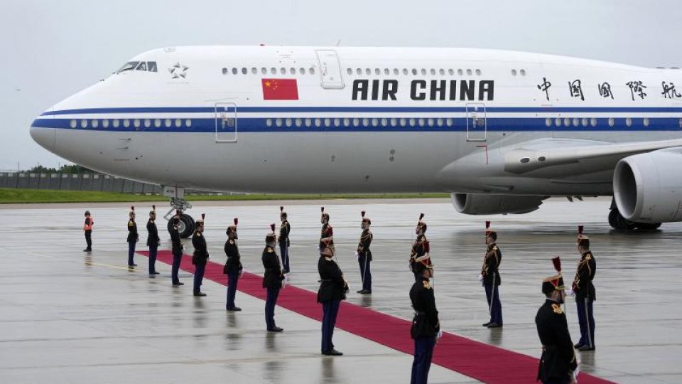 Președintele Franței, Emmanuel Macron, îl primește la Paris pe președintele Chinei, Xi Jinping