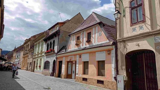 Închiriatul de locuinţe pe termen scurt, „o afacere tot mai profitabilă”