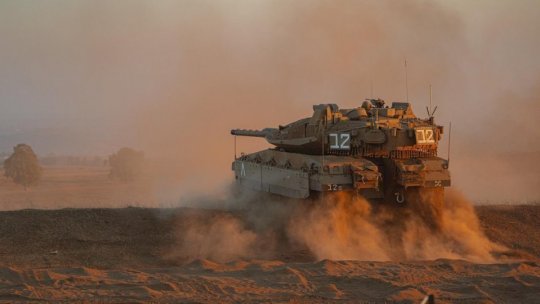 Forţele israeliene au masat joi tancuri şi au deschis focul în apropiere de Rafah