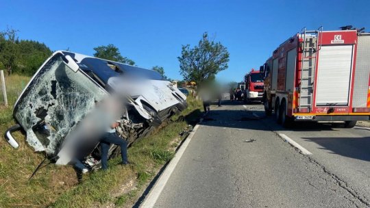 Traficul rutier pe DN 67, în zona Tomșani, este blocat