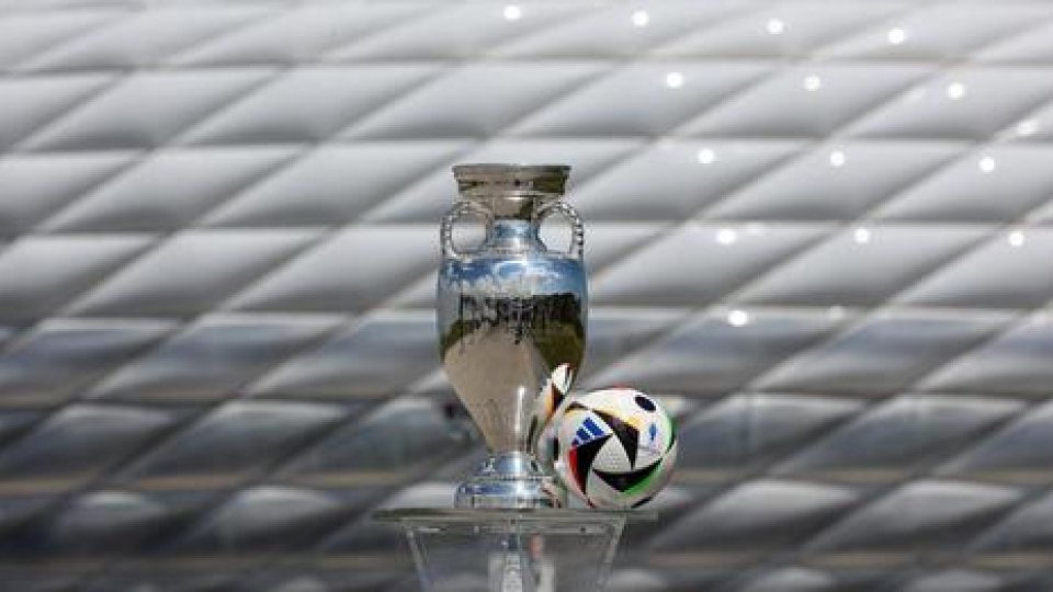 Istvan Kovacs va arbitra la centru meciul Cehia – Turcia