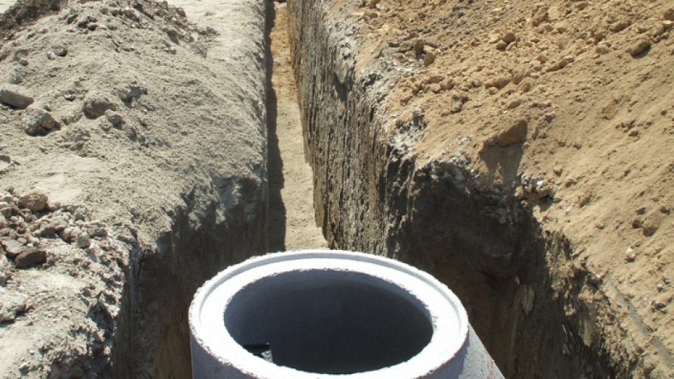 Peste 11 milioane de locuitori aveau, anul trecut, locuinţele conectate la sistemele de canalizare