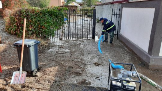 Ploile, grindina și vântul puternic au afectat localități din vestul țării