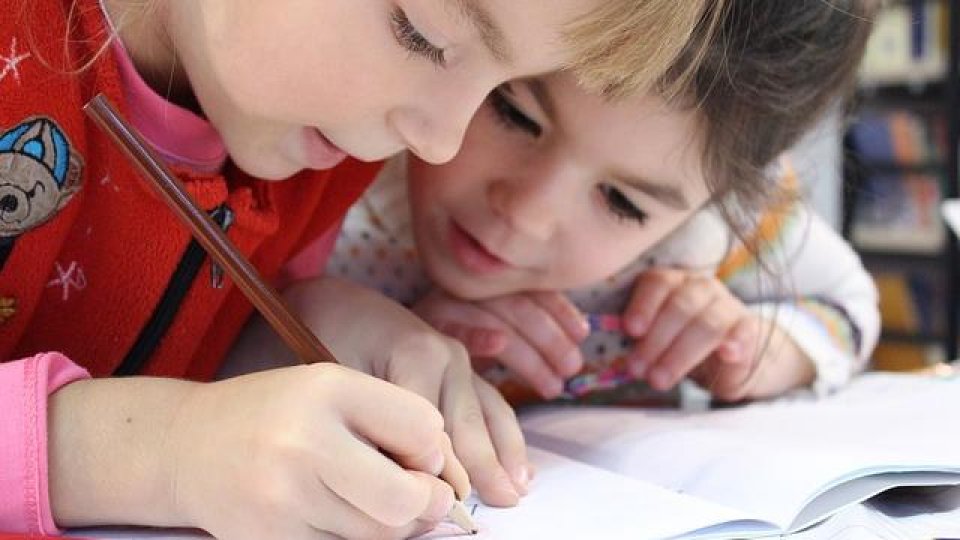 Școlile care vor să testeze noutățile din educație se pot înscrie într-un program-pilot lansat de Ministerul Educației