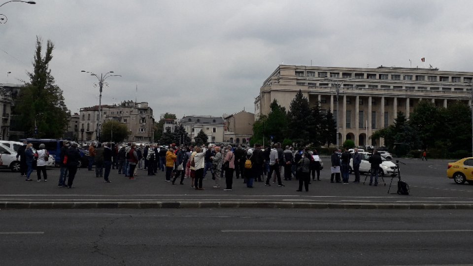 Câteva mii de pensionari din armată au protestat astăzi în capitală