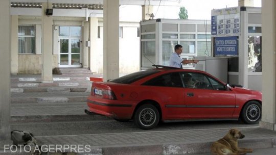La graniţă sunt timpi mari de aşteptare pentru maşinile care care vor să iasă din ţară