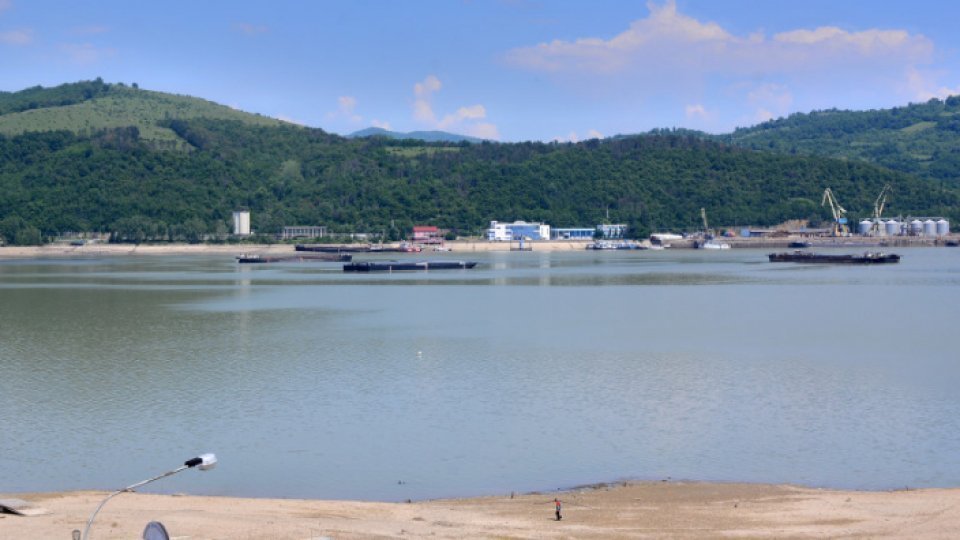 Trecerea Dunării cu bacul, alternativă la traversarea Podului Giurgiu-Ruse