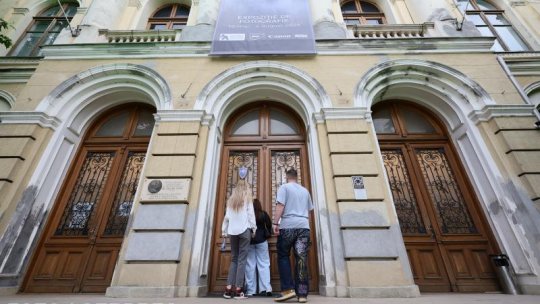 Expoziţie la Muzeul Antipa: "Cititorul, o nouă specie pe cale de dispariţie"