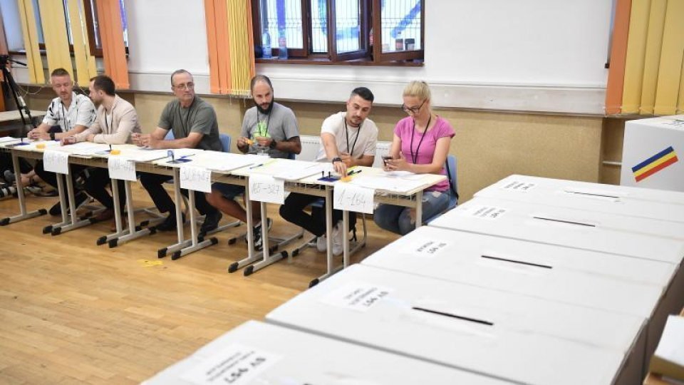 Primăriile vor fi obligate să asigure spaţii interioare în apropierea secţiilor de votare pentru depunerea sacilor cu voturi