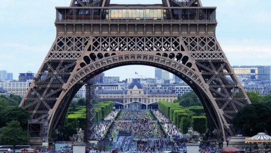 Franţa: Campania electorală pentru turul doi se încheie la miezul nopţii